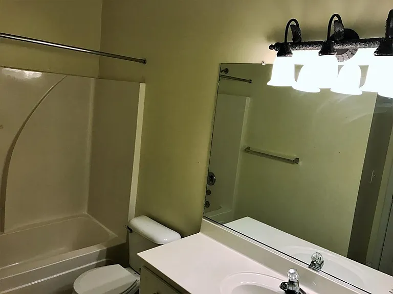 211 Brook Ct — Photo 6