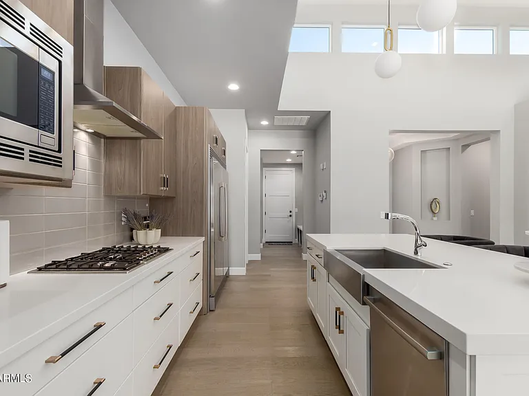 1629 E Montebello Ave — Photo 13