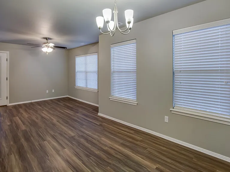2818 W Auburn Dr — Photo 12