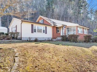 2076 Lawyer Dr, Salem, VA 24153