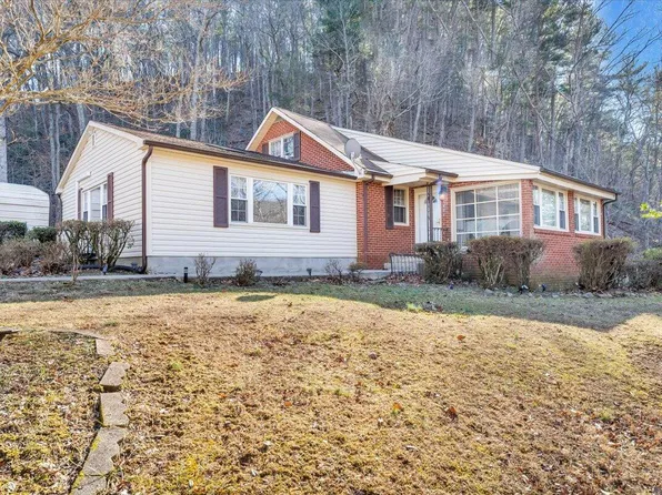 2076 Lawyer Dr, Salem, VA 24153