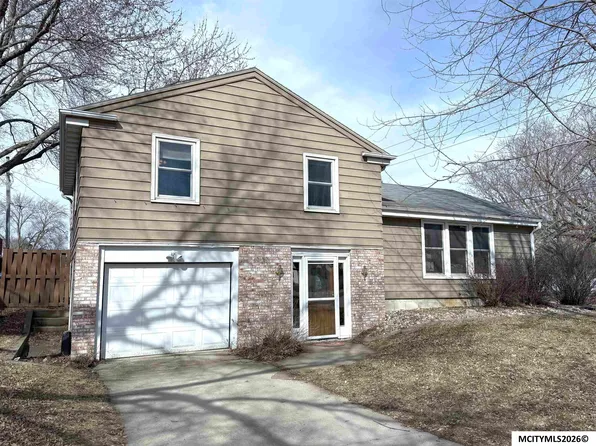 1304 2nd St NW, Mason City, IA 50401