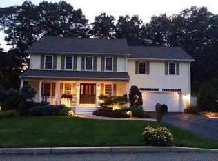 33 Davis Cir, Warwick, RI 02886