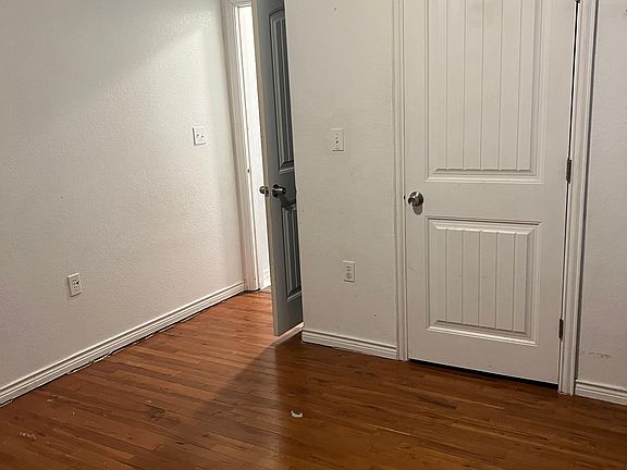 4th image of 5040 Townsend Dr