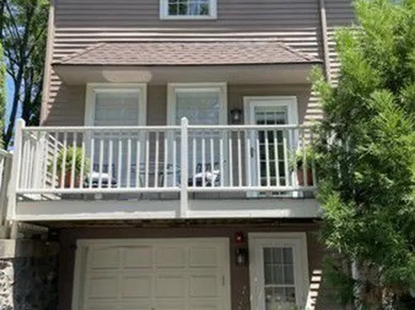 96 Sweetwater Ave Unit 9, Bedford, MA 01730