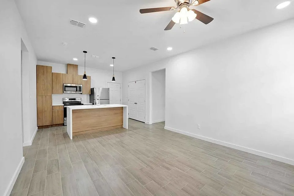 3 bed, 1087 sqft, $1,400 — Photo 2