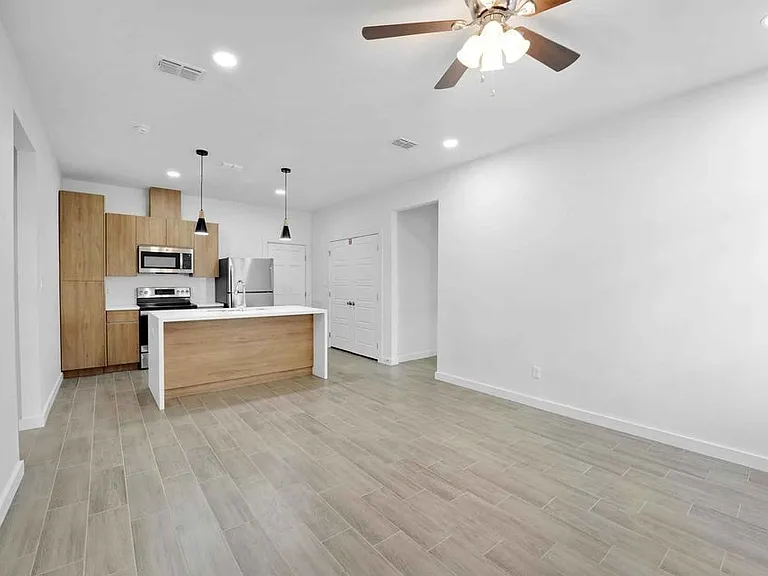 1402 W Platinum Dr #2 — Photo 8