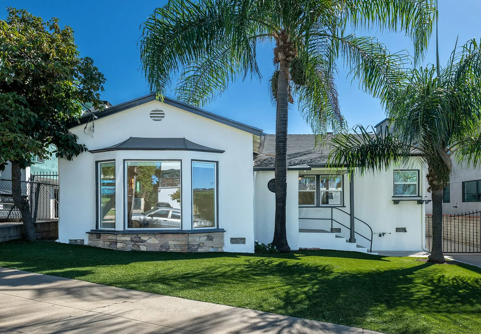 2828 Avenel Street — Photo 1
