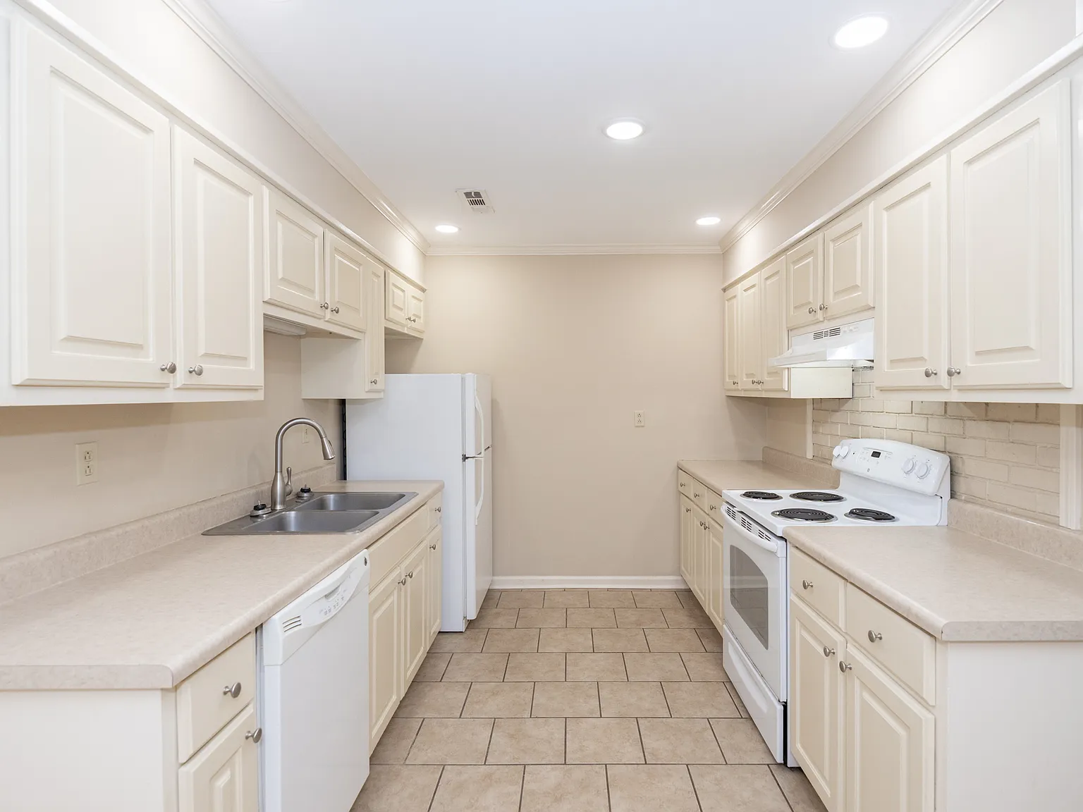 2 bed, 1100 sqft, $1,500 — Photo 4