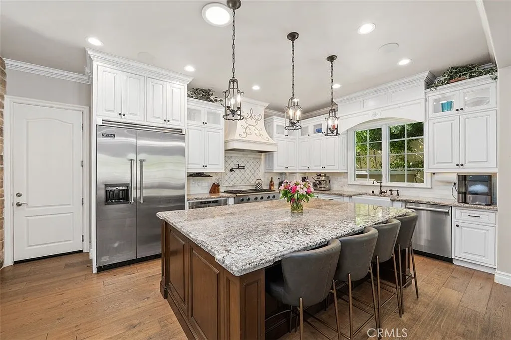 5 bed, 5151 sqft, $21,000 — Photo 4