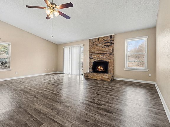 4th image of 1024 S Riverside Dr