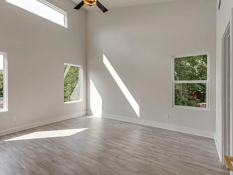 1715 Kellow St — Photo 4