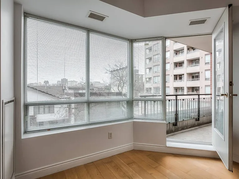 77 McMurrich St #307-U307 — Photo 16
