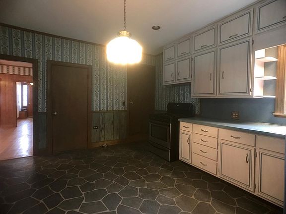 5th image of 34 Byfield St #1