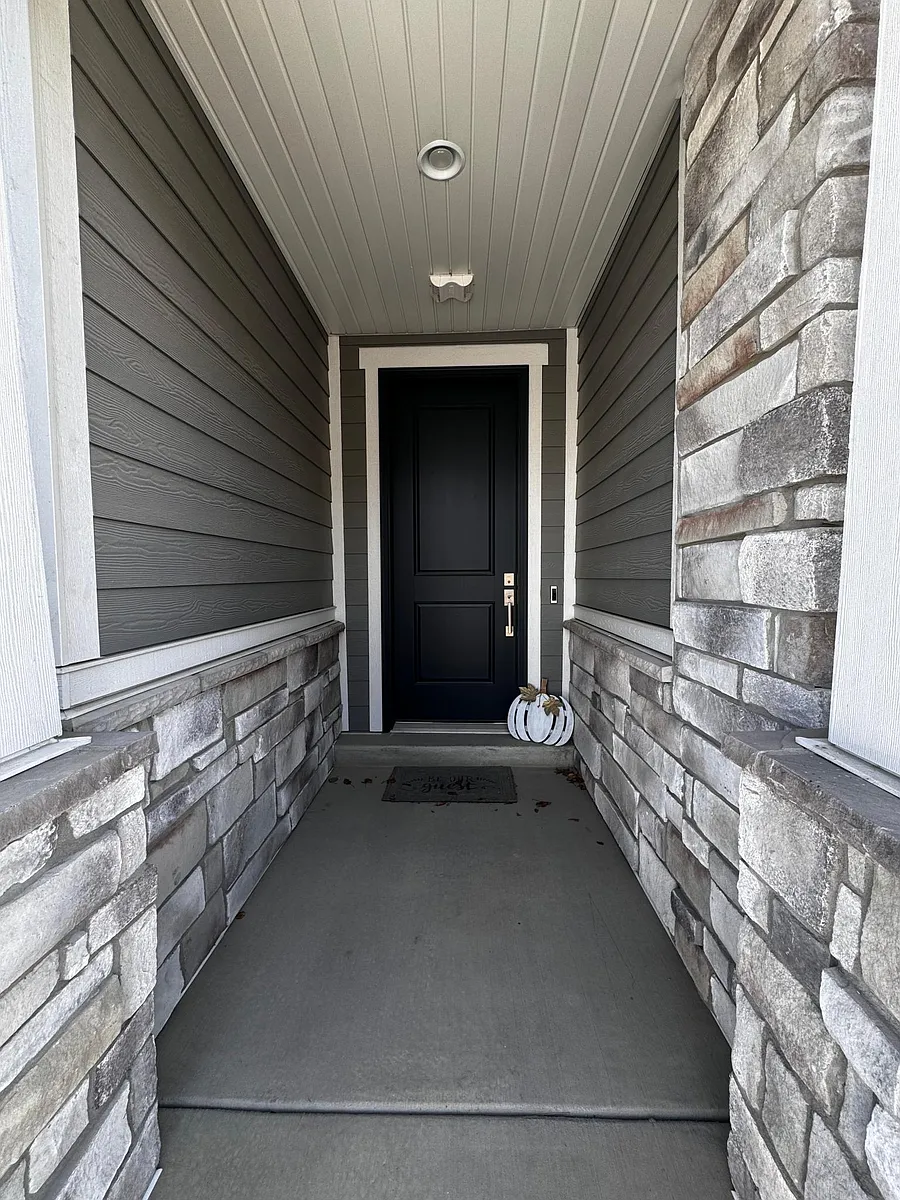 Building Photo - 15073 S Wild Horse Way
