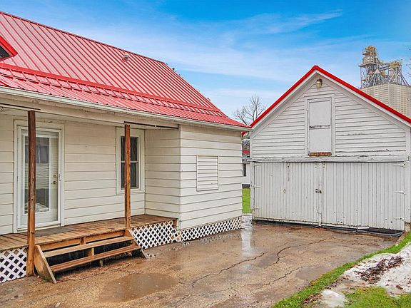 2nd image of 906 Center STREET