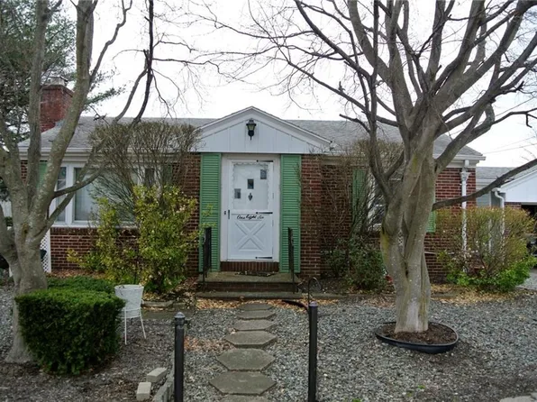 186 Fiat Ave, Cranston, RI 02910