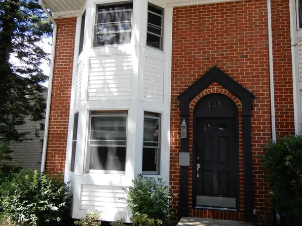 135 N 5th St, Stroudsburg, PA 18360