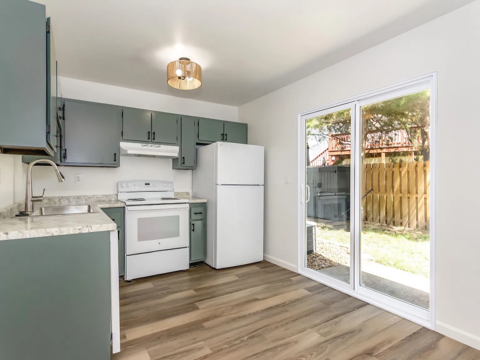 2 bed, 1.5 bath, 980 sqft, $1,050 — Photo 4