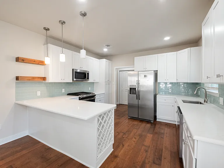 807 Hollywood Ave — Photo 12