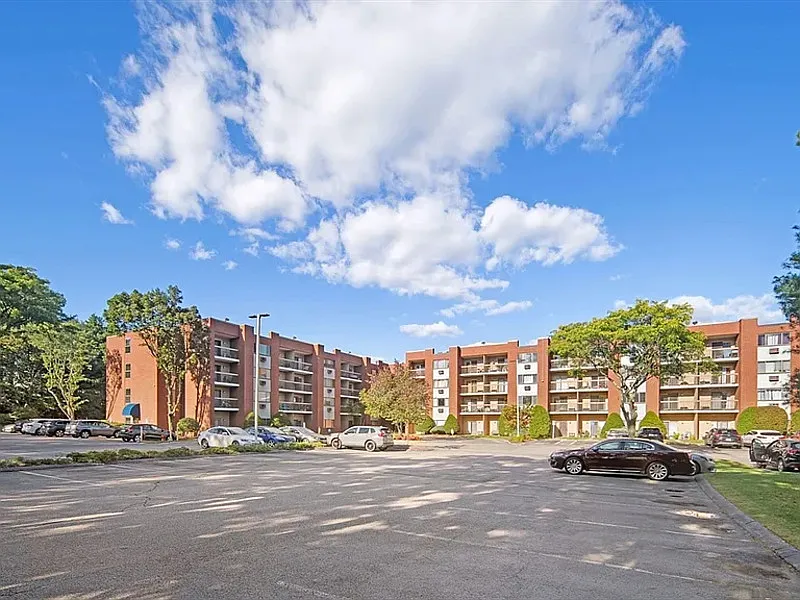 2 bed, 2.0 bath, 1055 sqft, $1,990 — Photo 2