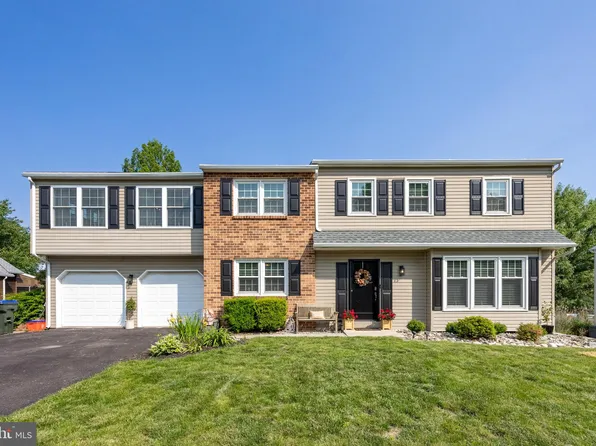 33 Roosevelt Dr, Boyertown, PA 19512