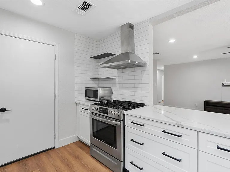 7806 Woodcroft Dr — Photo 11