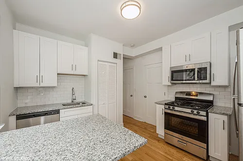 2045 N Winchester Ave #1F Photo 1