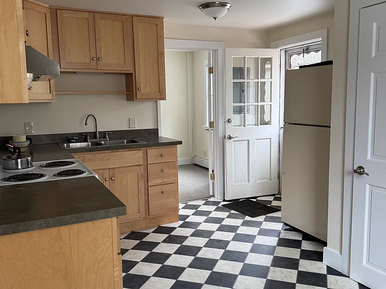 120 Main St #B — Photo 2