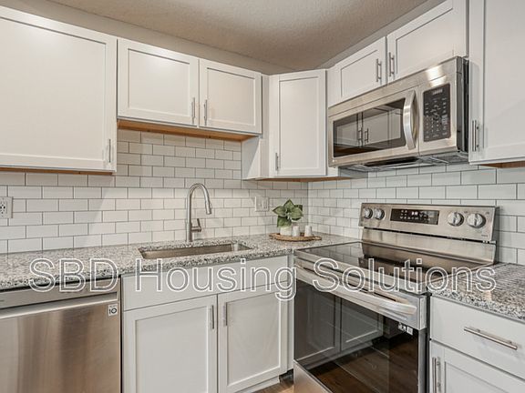 3rd image of 2921 S Harvard Ave #C