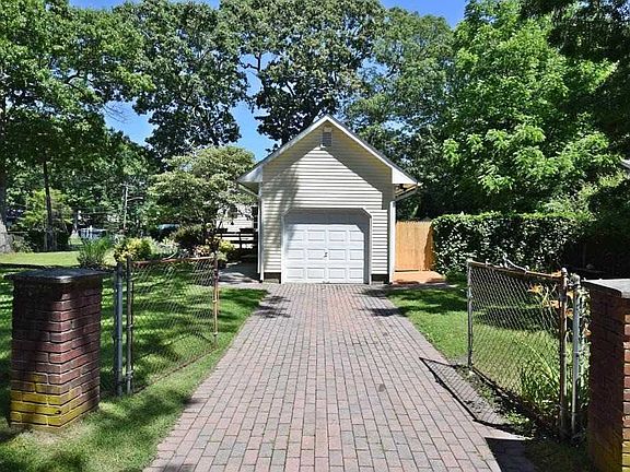 4th image of 64 Cynthia Ln