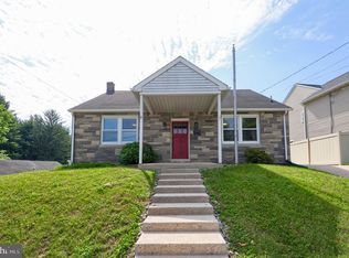 127 N 11th St, Akron, PA 17501