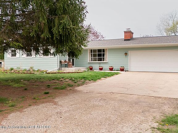 3rd image of 17287-10 Mile Rd