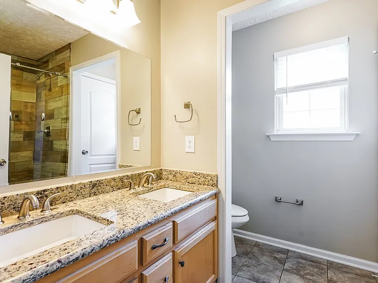1902 Champlain Dr — Photo 12