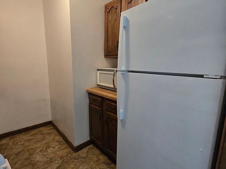 1638 Thompson Dr — Photo 3