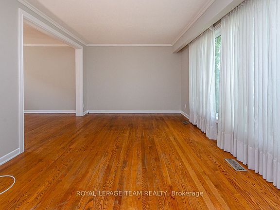 3rd image of 1476 Claymor Ave