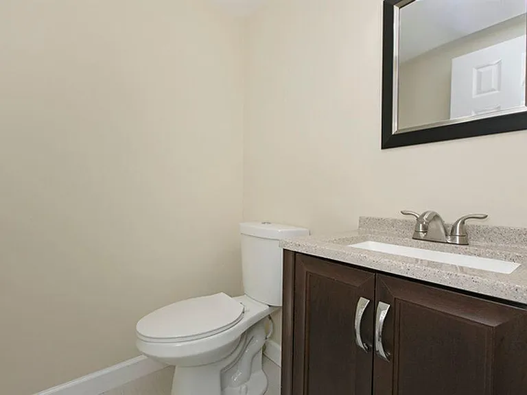 2231 Glenview Ct #143 — Photo 8