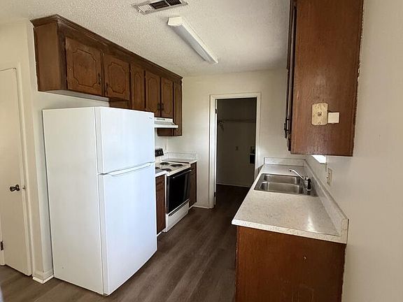 3rd image of 3304 Granberry Dr