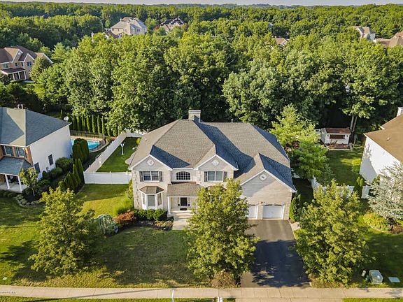 5th image of 613 Brower Ave