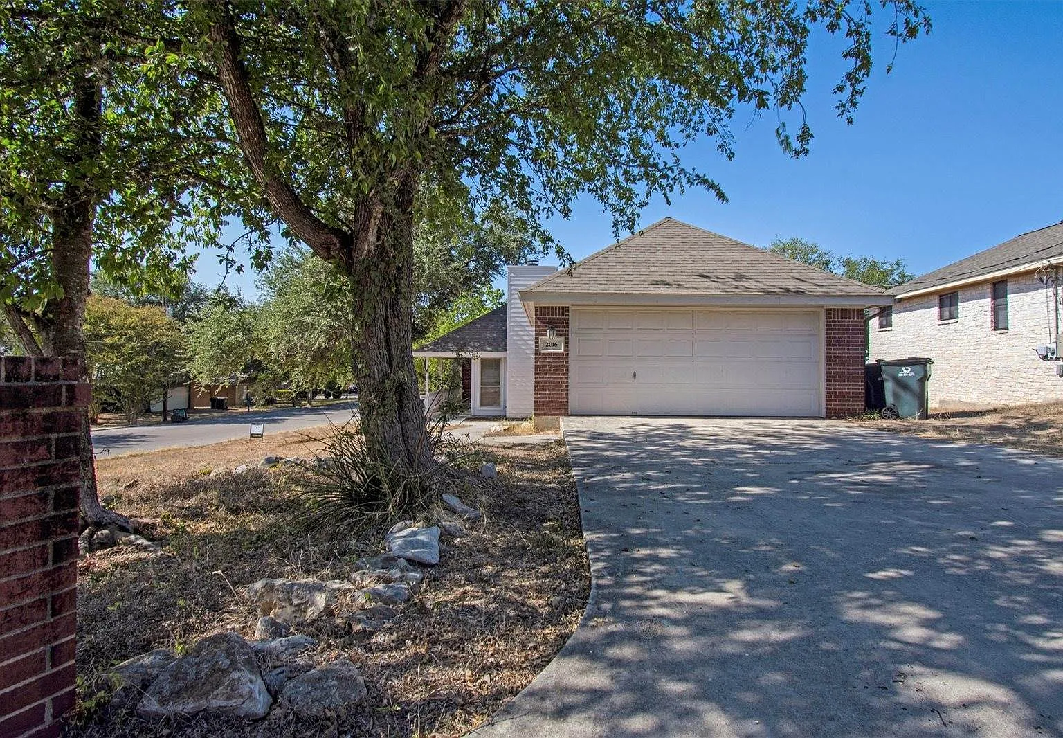 3 bed, 1244 sqft, $1,800 — Photo 1
