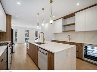 1124 W Addison St, Chicago, IL 60613