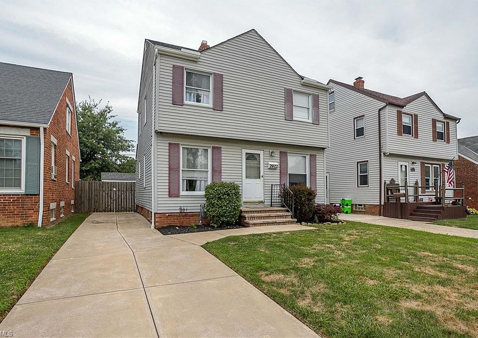 1st image of 2922 Parklane Dr