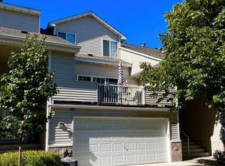 971 Santa Vera Dr, Chanhassen, MN 55317