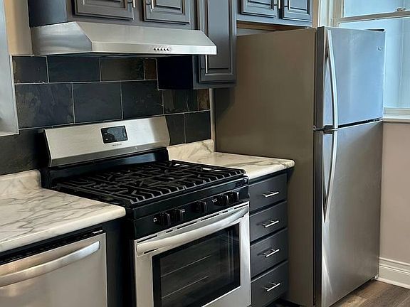 3rd image of 5418 N Artesian Ave #2