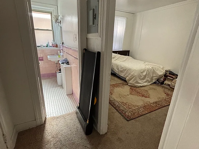 5640 Hobart St #5 — Photo 3