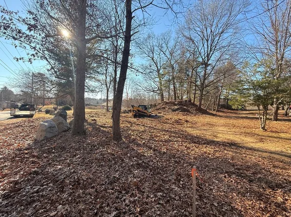 4 West St, Stoughton, MA 02072