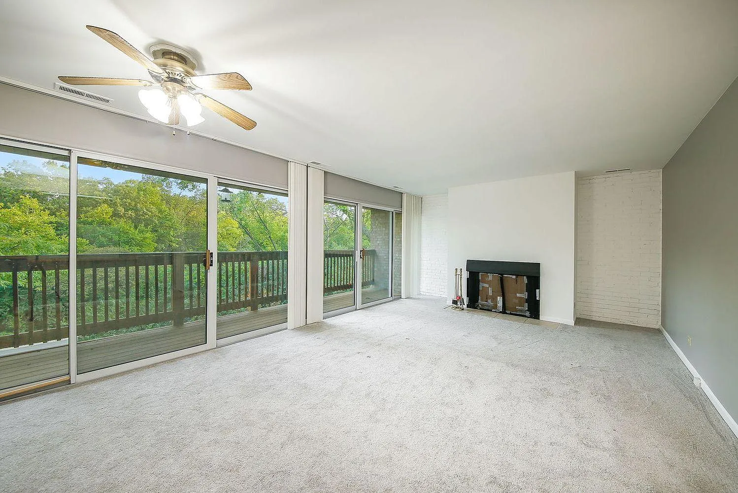 5827 Oakwood Dr — Photo 1