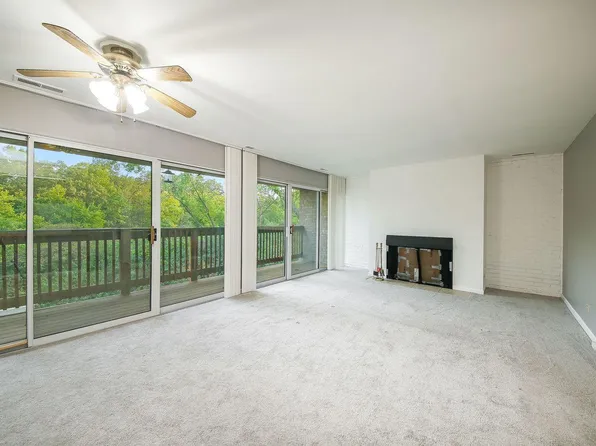 5827 Oakwood Dr APT F, Lisle, IL 60532