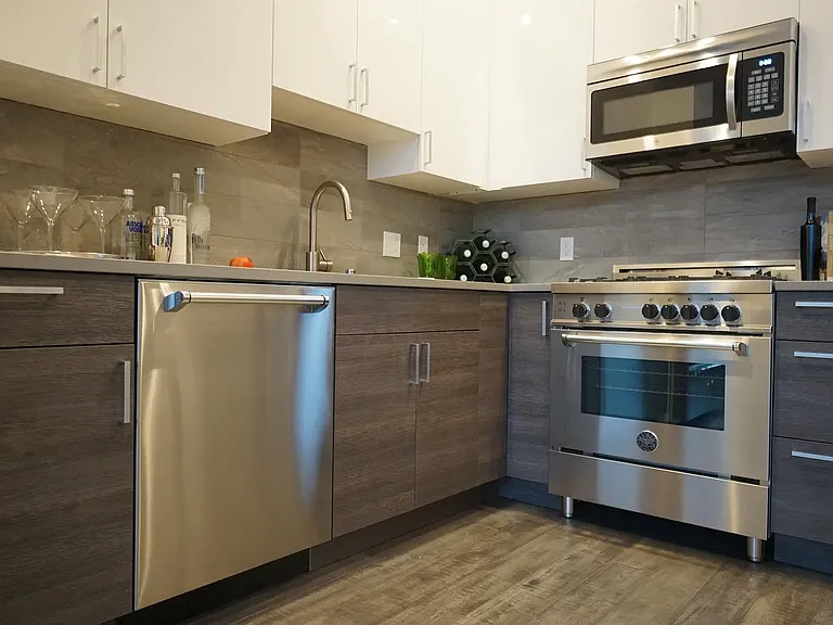 1824 E Union St — Photo 5