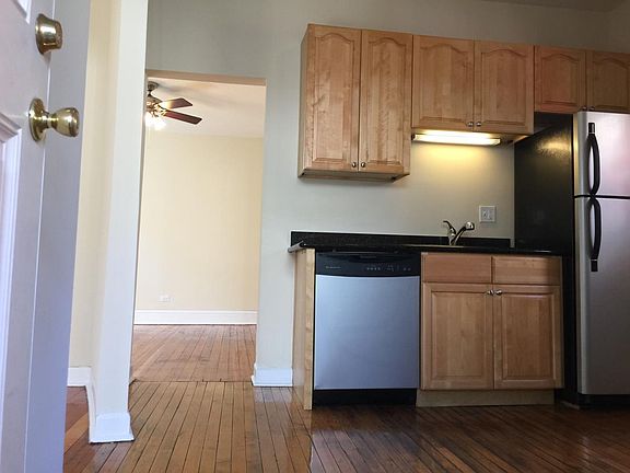 2nd image of 1434 W Superior St #2R